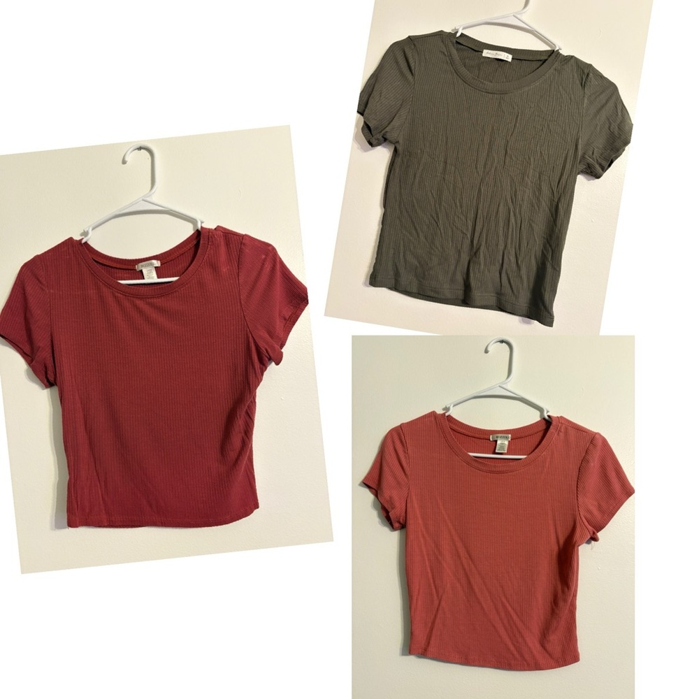 Lot of 3 cropped tee shirts coral, olive green and rust/burgundy